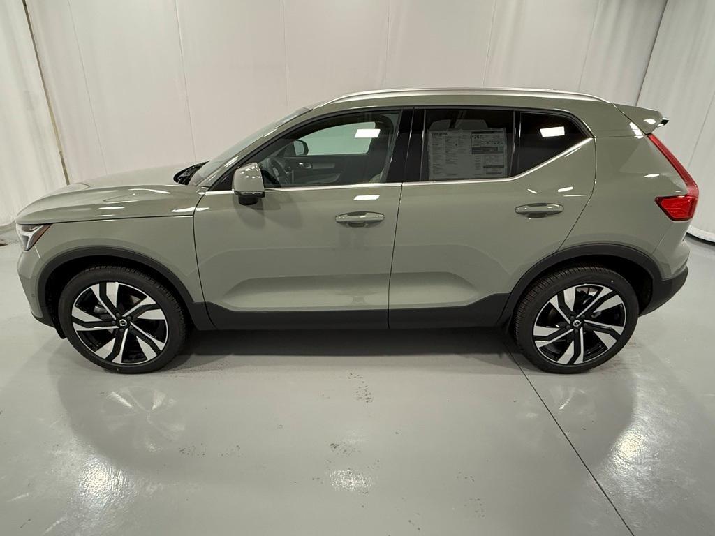 new 2025 Volvo XC40 car, priced at $50,040