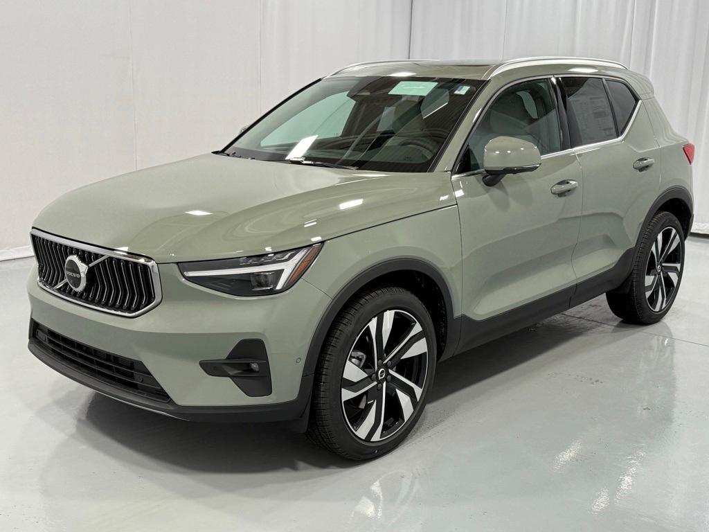 new 2025 Volvo XC40 car, priced at $50,040