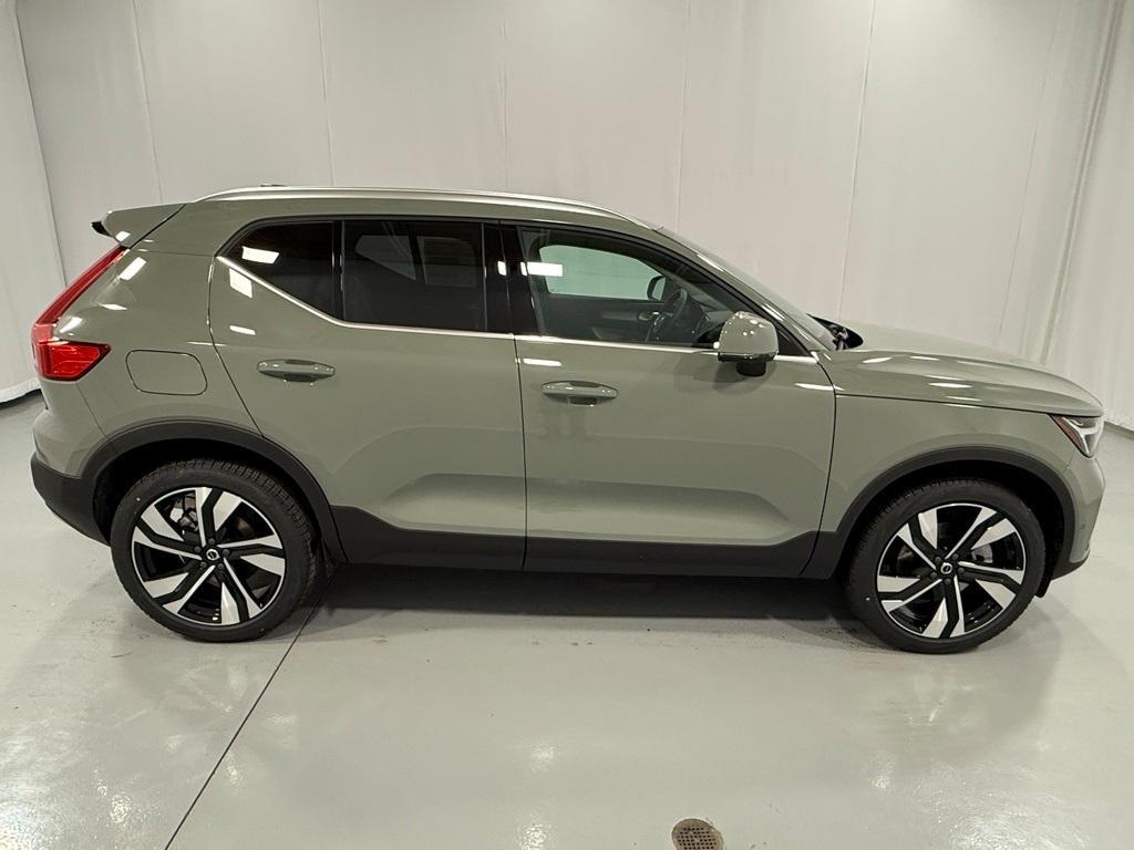 new 2025 Volvo XC40 car, priced at $50,040