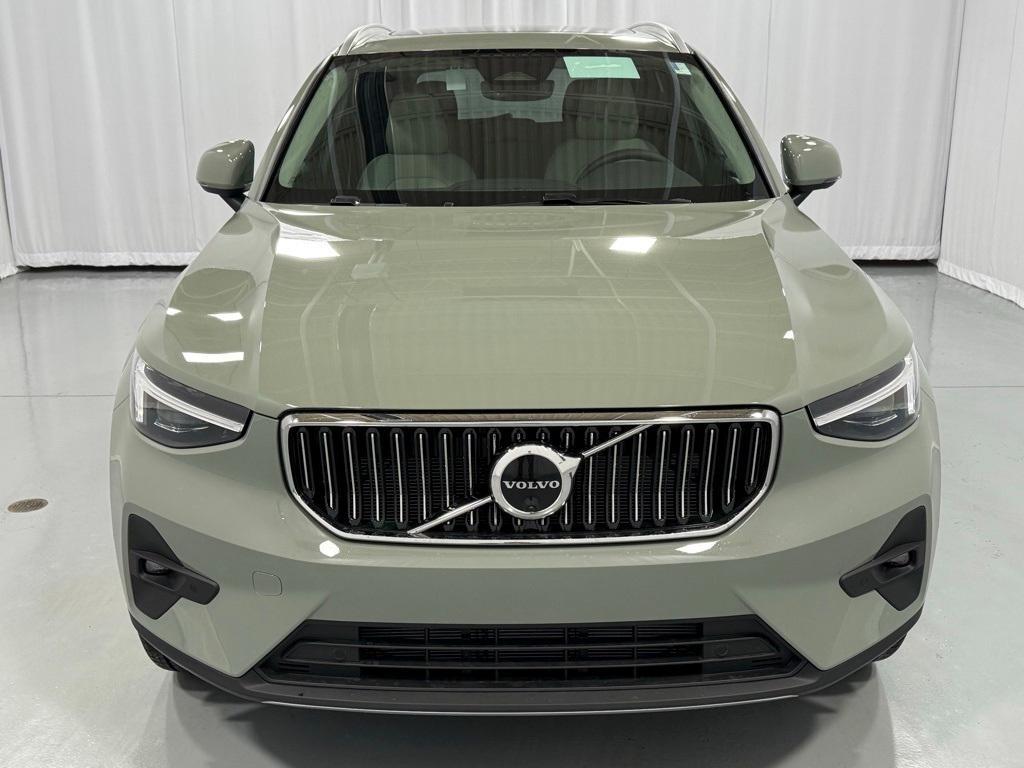 new 2025 Volvo XC40 car, priced at $50,040