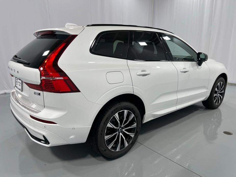 new 2025 Volvo XC60 car, priced at $54,925