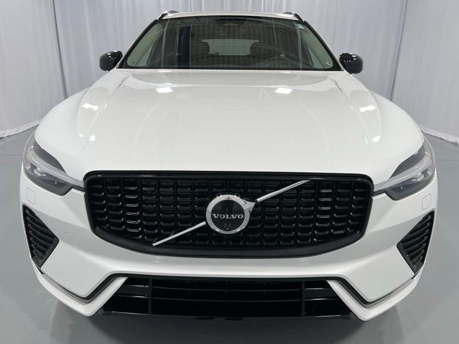 new 2025 Volvo XC60 car, priced at $54,925