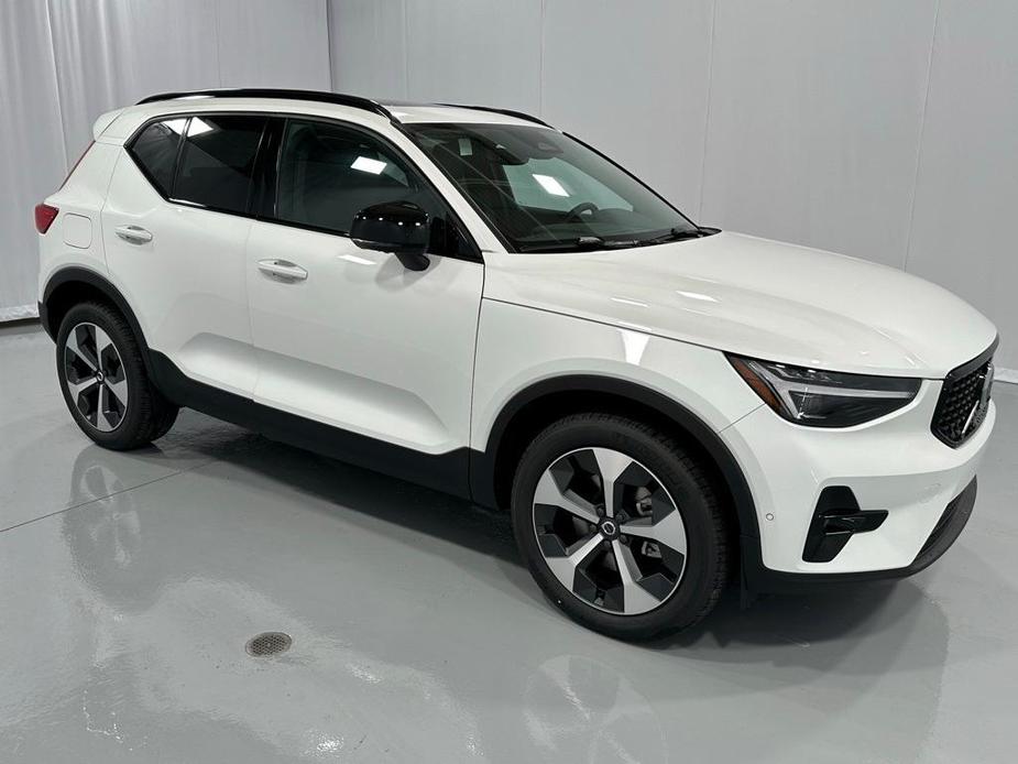 new 2025 Volvo XC40 car, priced at $48,315