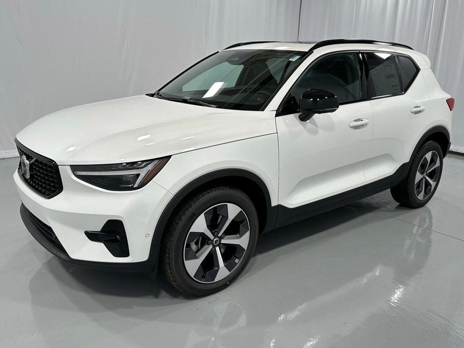 new 2025 Volvo XC40 car, priced at $48,315