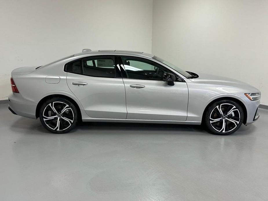 new 2024 Volvo S60 car, priced at $45,580