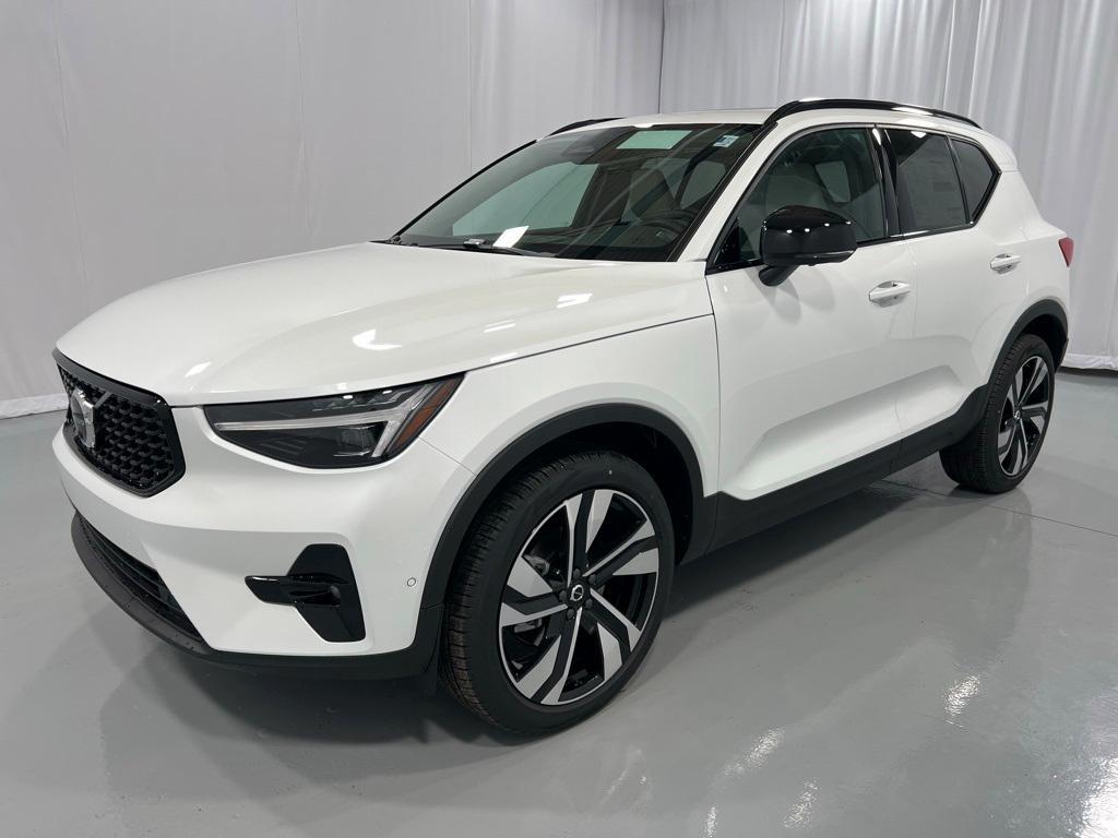 new 2025 Volvo XC40 car, priced at $52,215