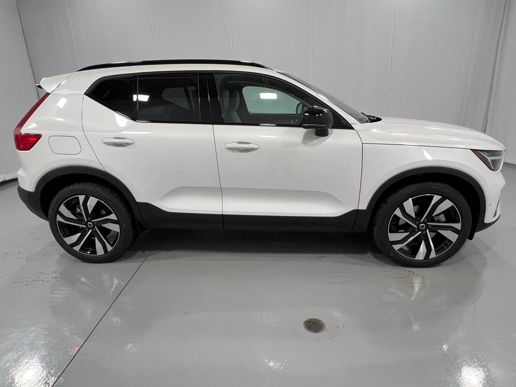 new 2025 Volvo XC40 car, priced at $52,215