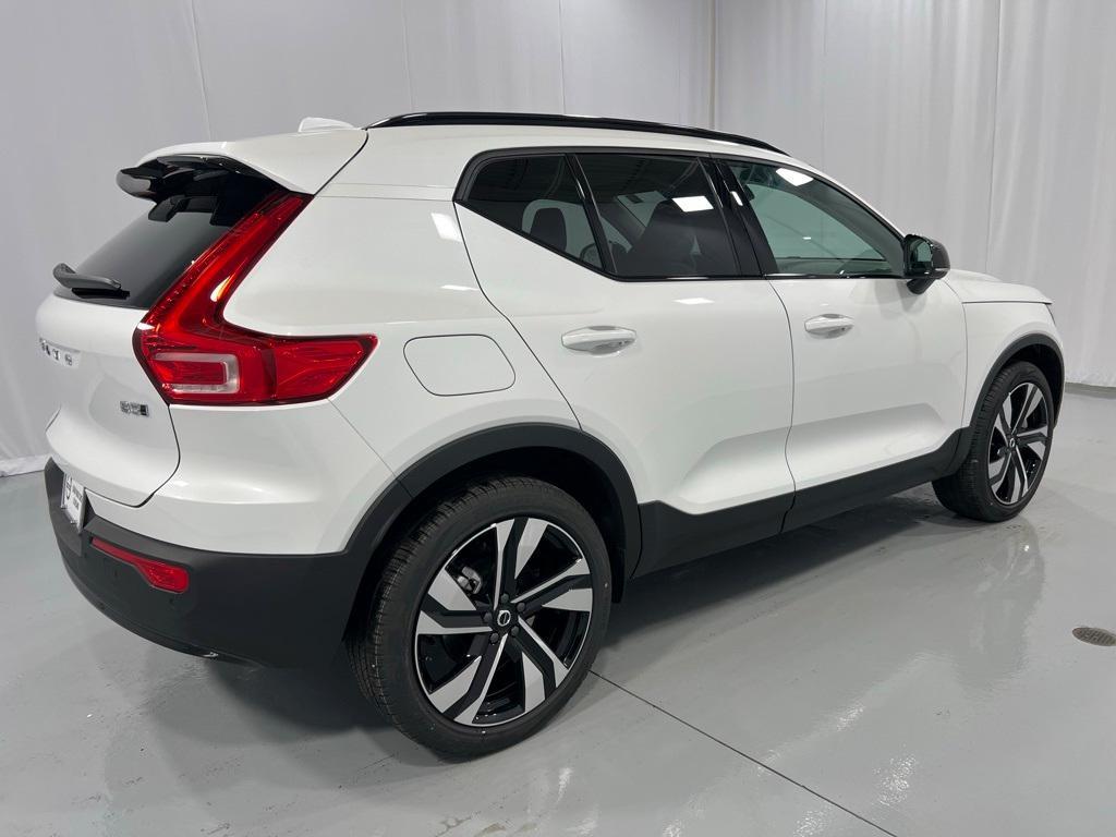 new 2025 Volvo XC40 car, priced at $52,215