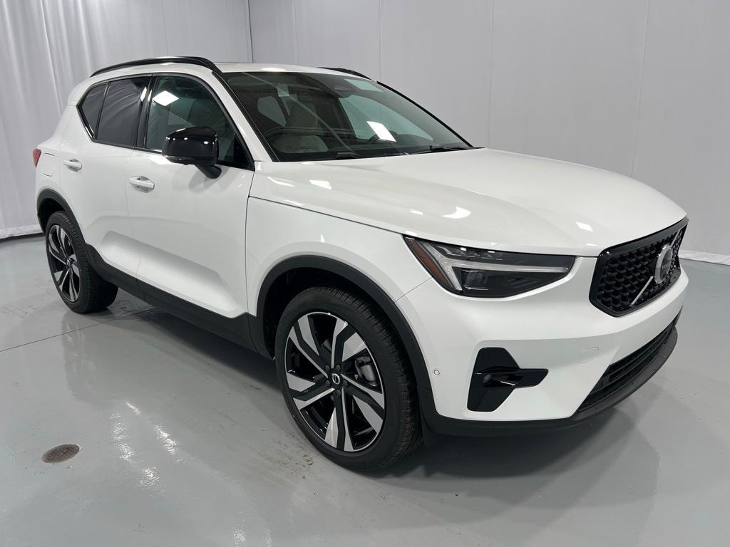 new 2025 Volvo XC40 car, priced at $52,215