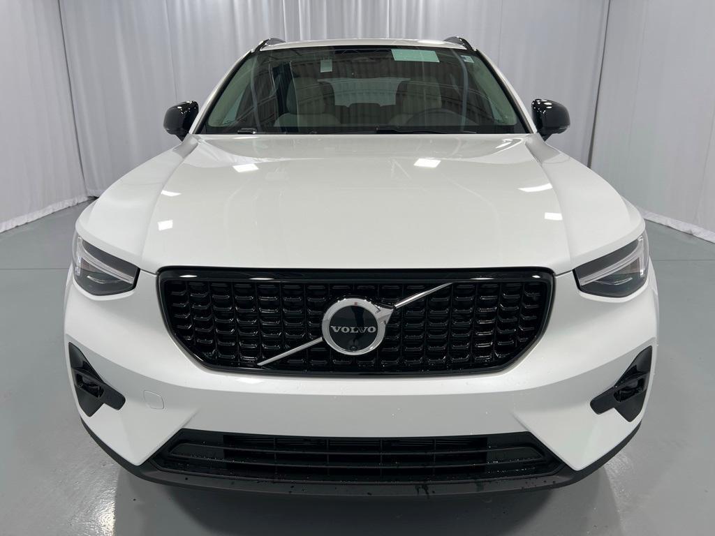 new 2025 Volvo XC40 car, priced at $52,215