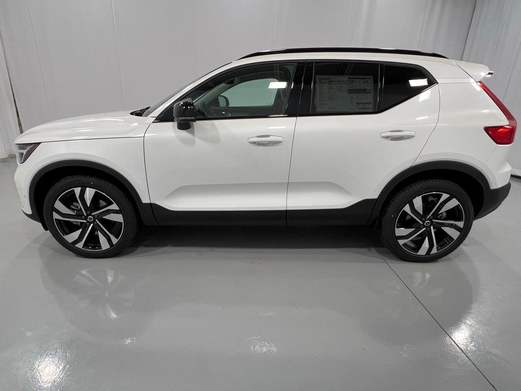 new 2025 Volvo XC40 car, priced at $52,215