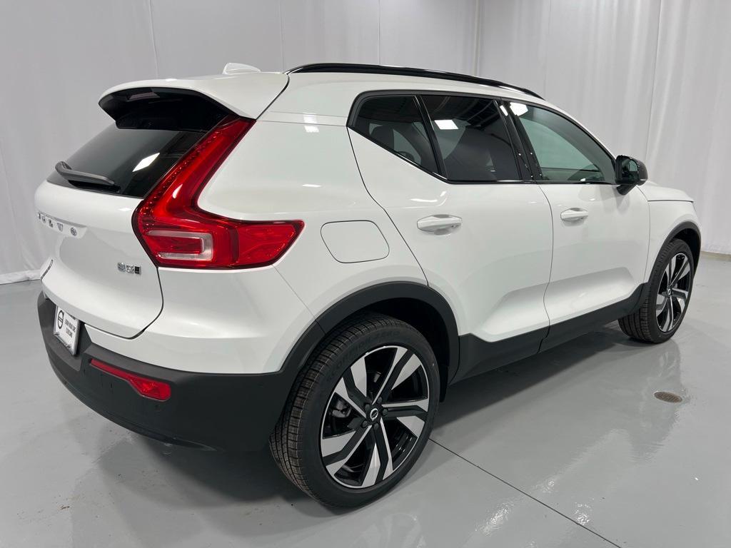 new 2025 Volvo XC40 car, priced at $49,790