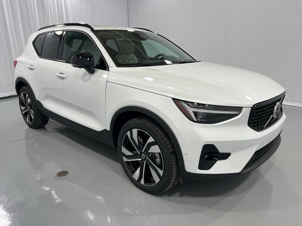 new 2025 Volvo XC40 car, priced at $49,790