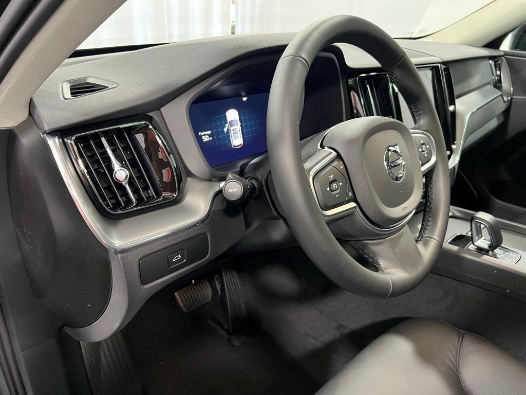 new 2025 Volvo XC60 car, priced at $49,095