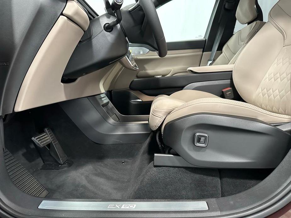 new 2025 Volvo EX90 car, priced at $95,140