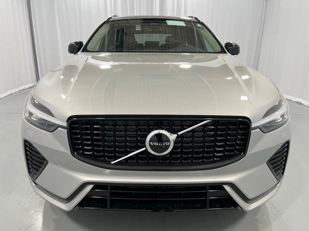 new 2025 Volvo XC60 car, priced at $49,095