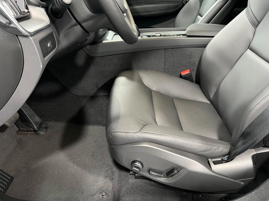 new 2025 Volvo XC60 car, priced at $49,095