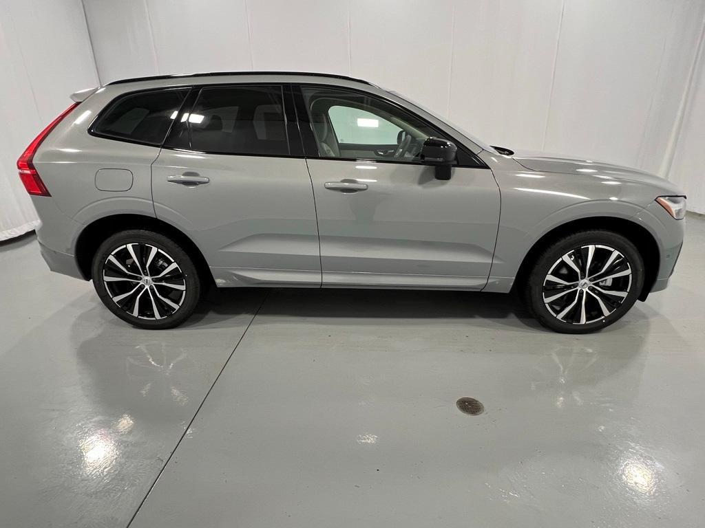 new 2025 Volvo XC60 car, priced at $55,335