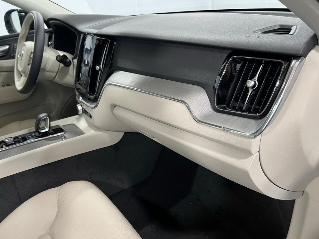 new 2025 Volvo XC60 car, priced at $55,335