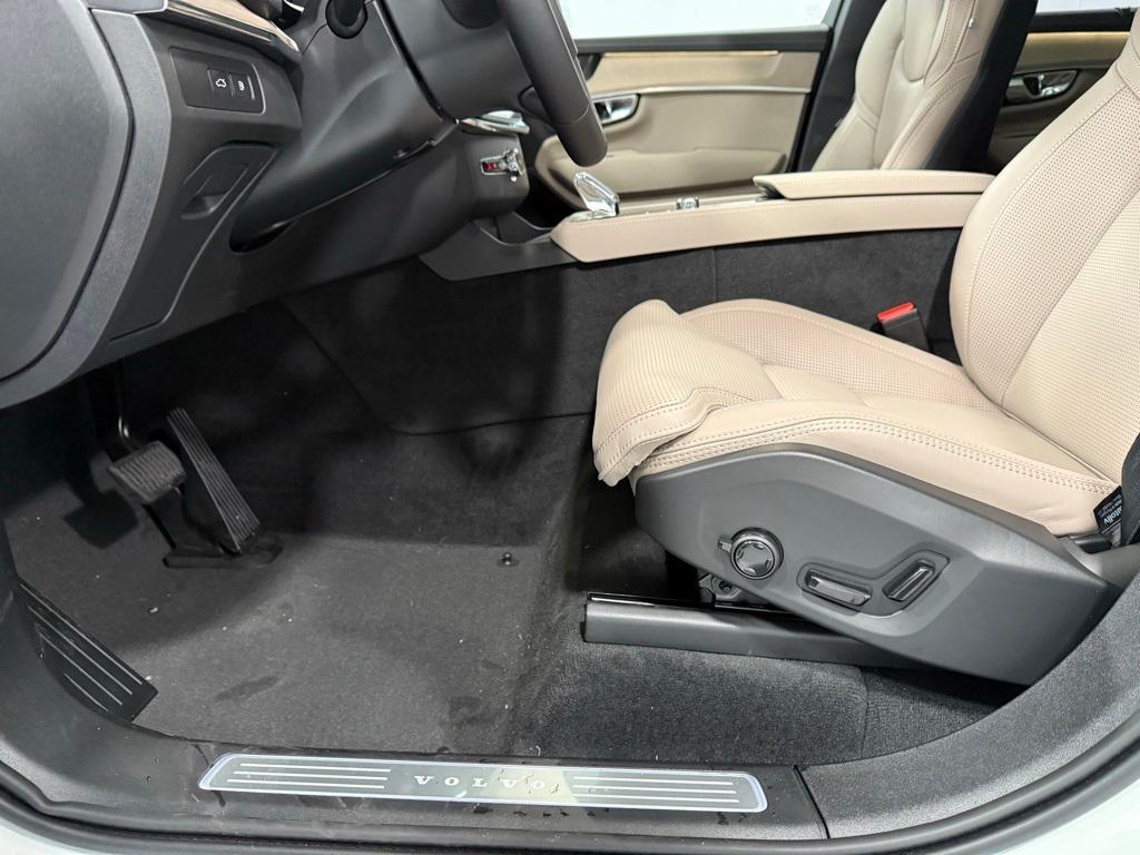 new 2025 Volvo XC90 Plug-In Hybrid car, priced at $83,645