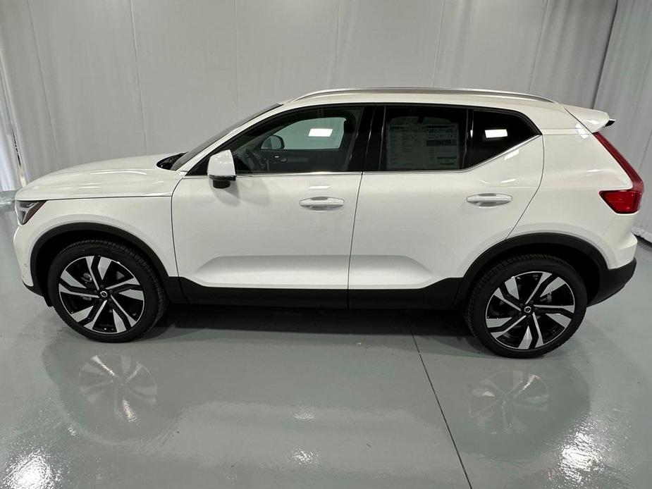 new 2025 Volvo XC40 car, priced at $51,040