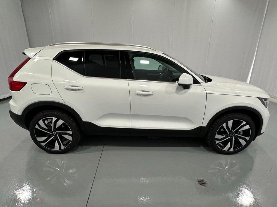 new 2025 Volvo XC40 car, priced at $51,040