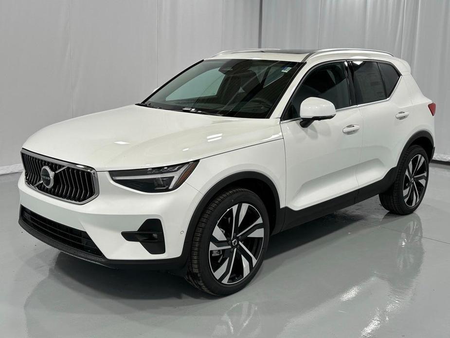 new 2025 Volvo XC40 car, priced at $51,040