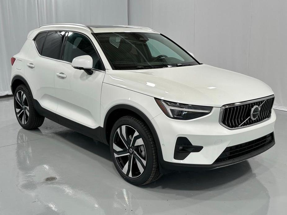 new 2025 Volvo XC40 car, priced at $51,040