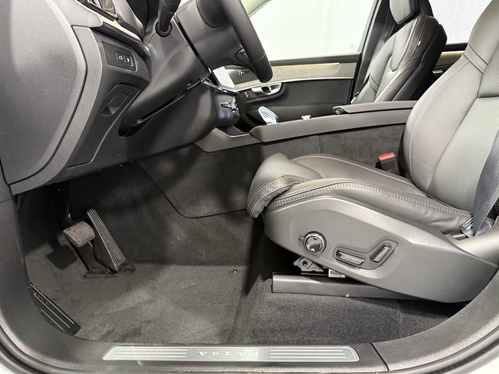 new 2025 Volvo XC90 Plug-In Hybrid car, priced at $82,405