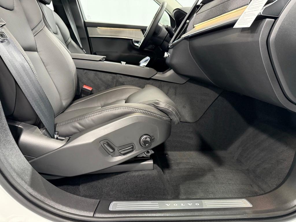 new 2025 Volvo XC90 Plug-In Hybrid car, priced at $82,405