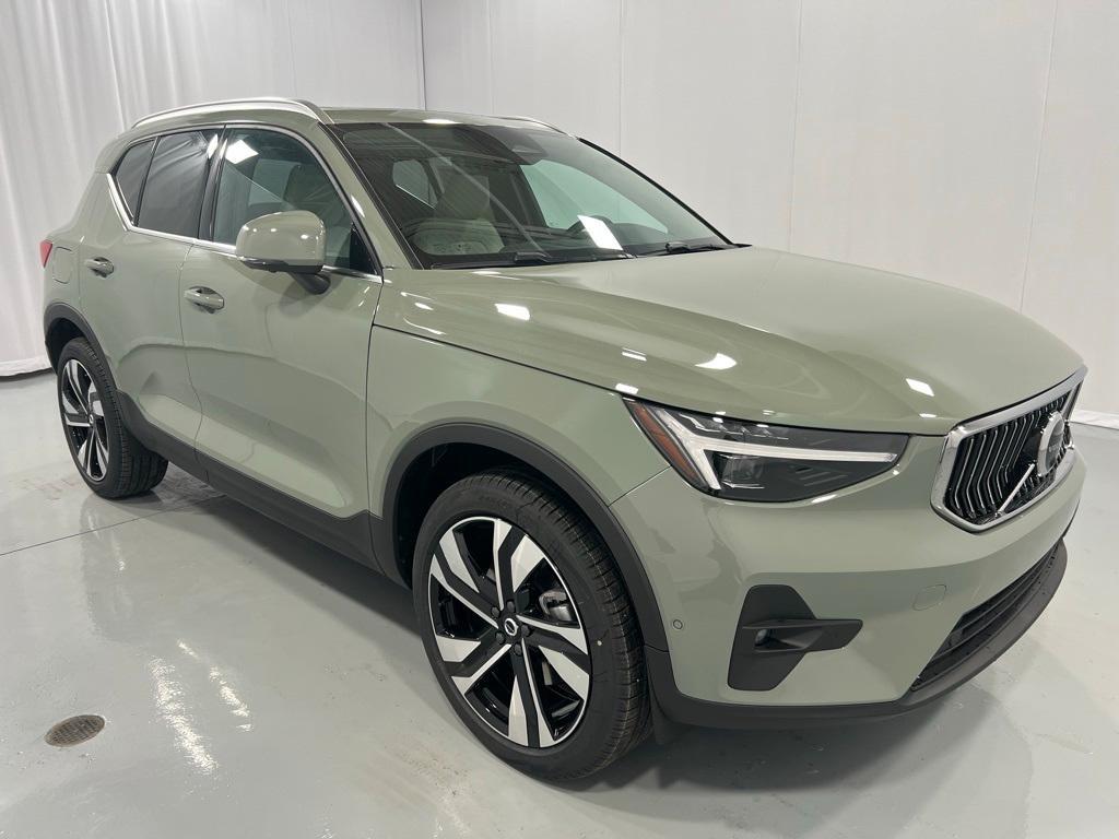 new 2025 Volvo XC40 car, priced at $52,545