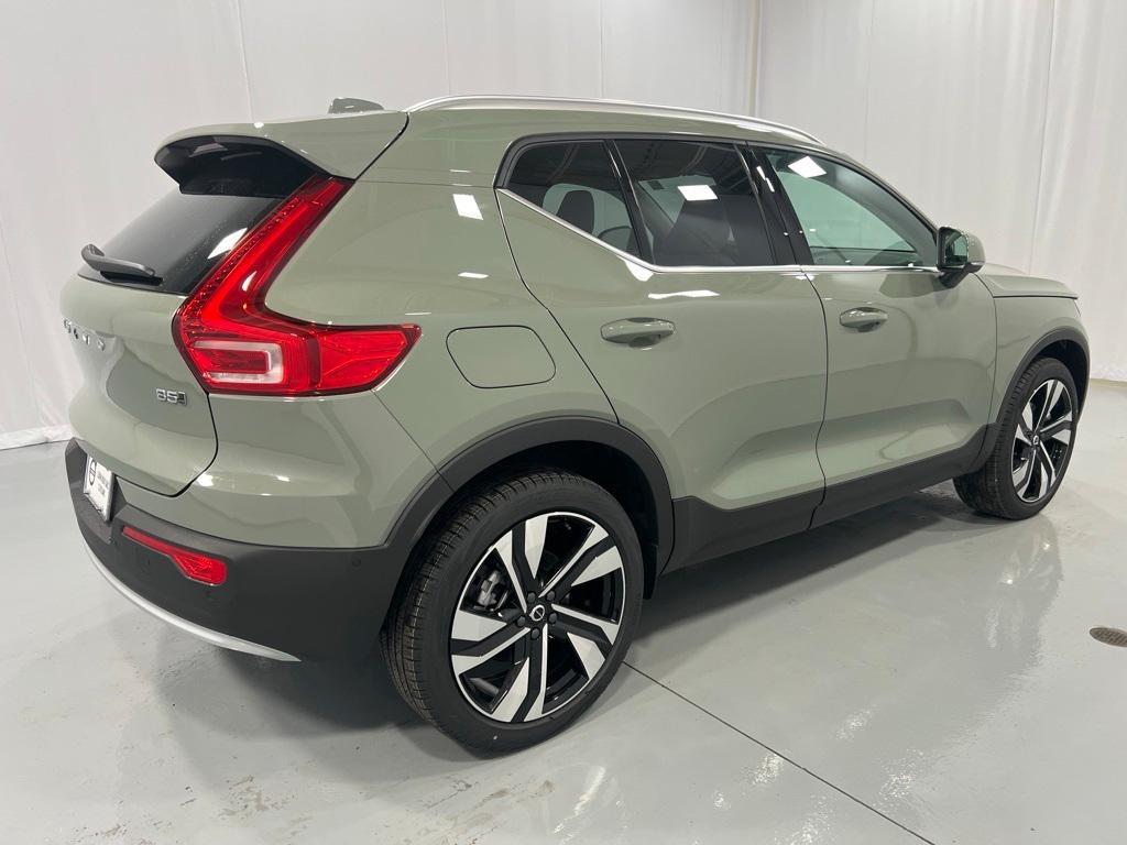 new 2025 Volvo XC40 car, priced at $52,545