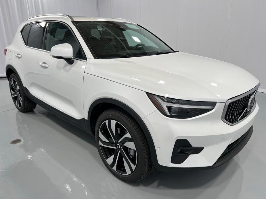 new 2025 Volvo XC40 car, priced at $49,790