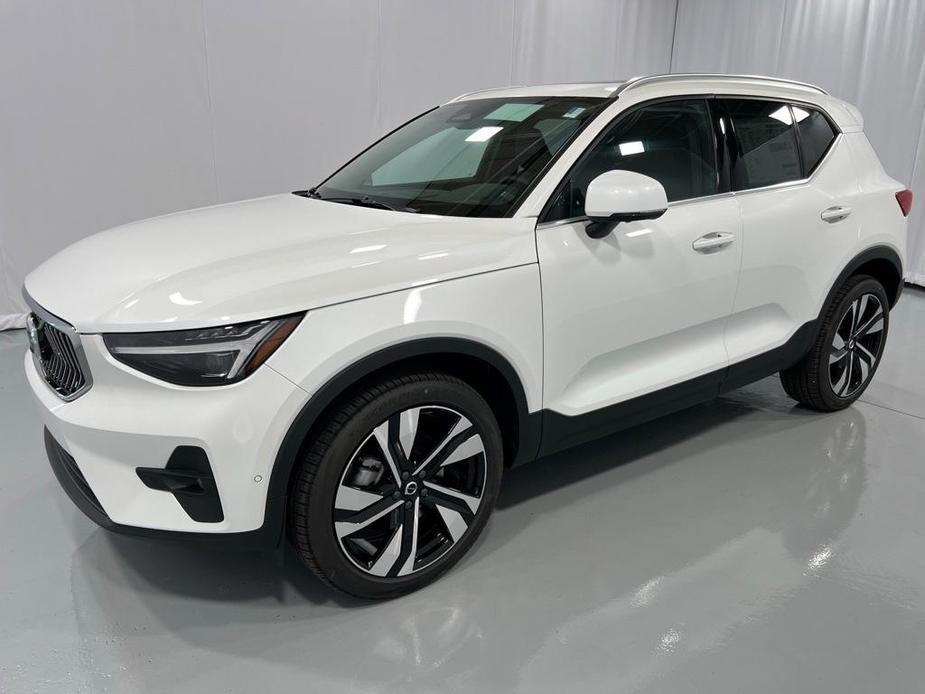 new 2025 Volvo XC40 car, priced at $49,790