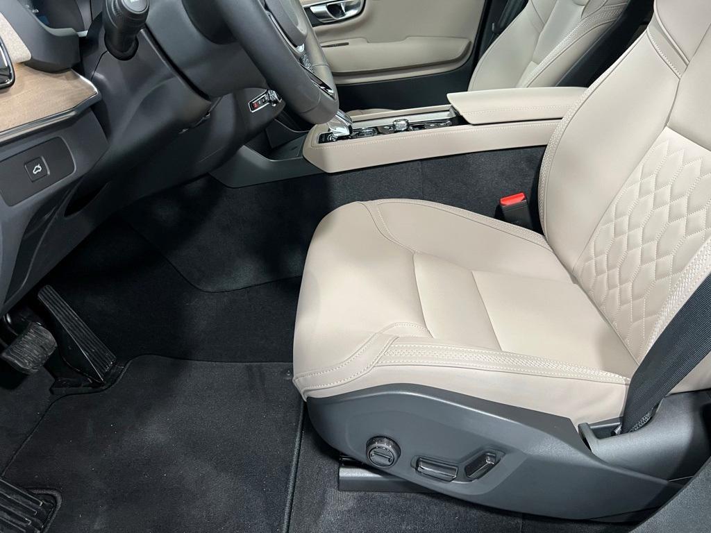 new 2025 Volvo XC90 car, priced at $67,445