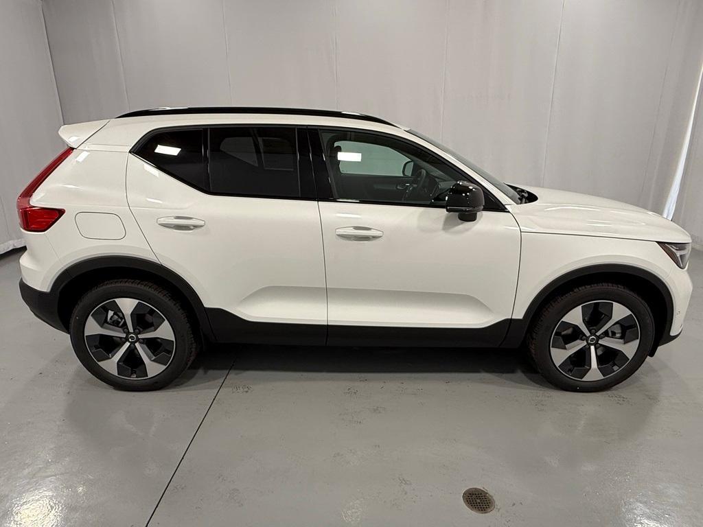 new 2025 Volvo XC40 car, priced at $48,335