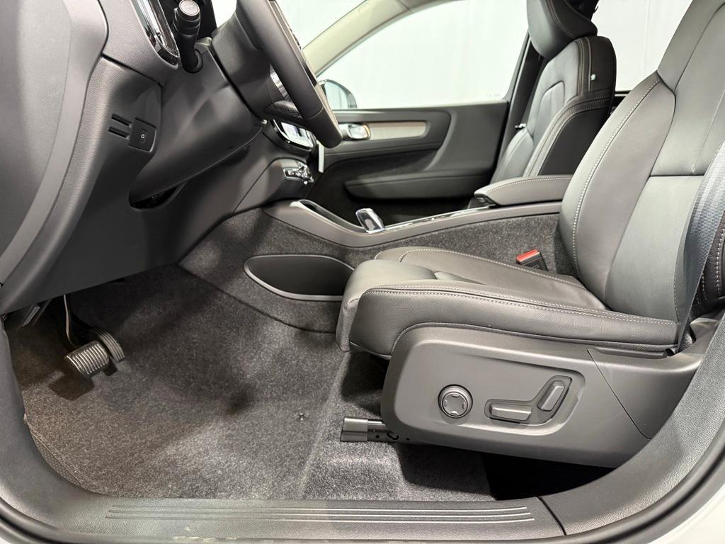 new 2025 Volvo XC40 car, priced at $48,335