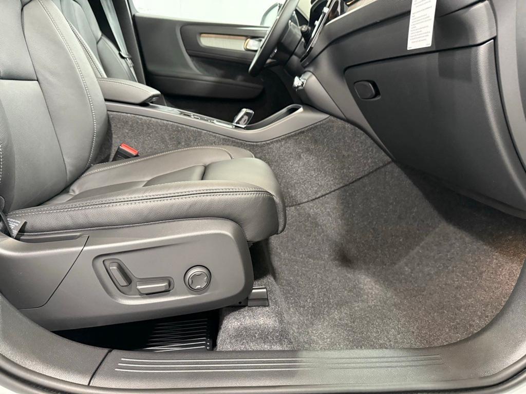 new 2025 Volvo XC40 car, priced at $48,335