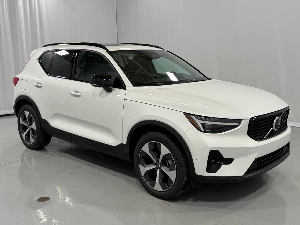 new 2025 Volvo XC40 car, priced at $48,335