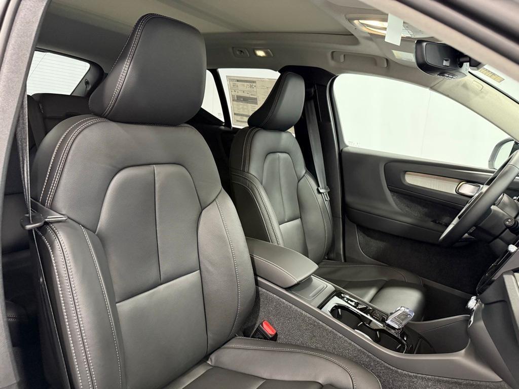 new 2025 Volvo XC40 car, priced at $48,335