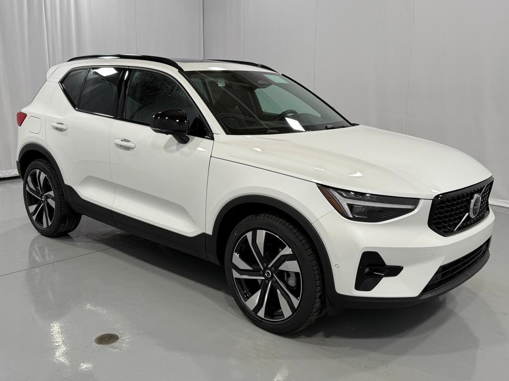 new 2025 Volvo XC40 car, priced at $49,810