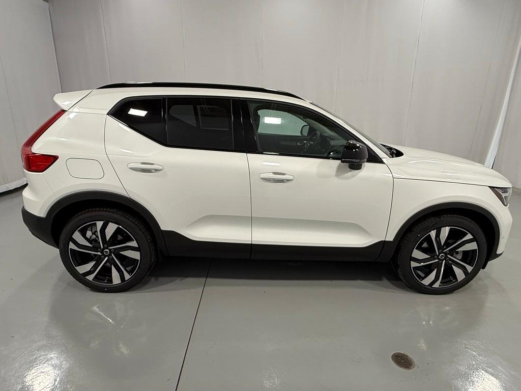 new 2025 Volvo XC40 car, priced at $49,810