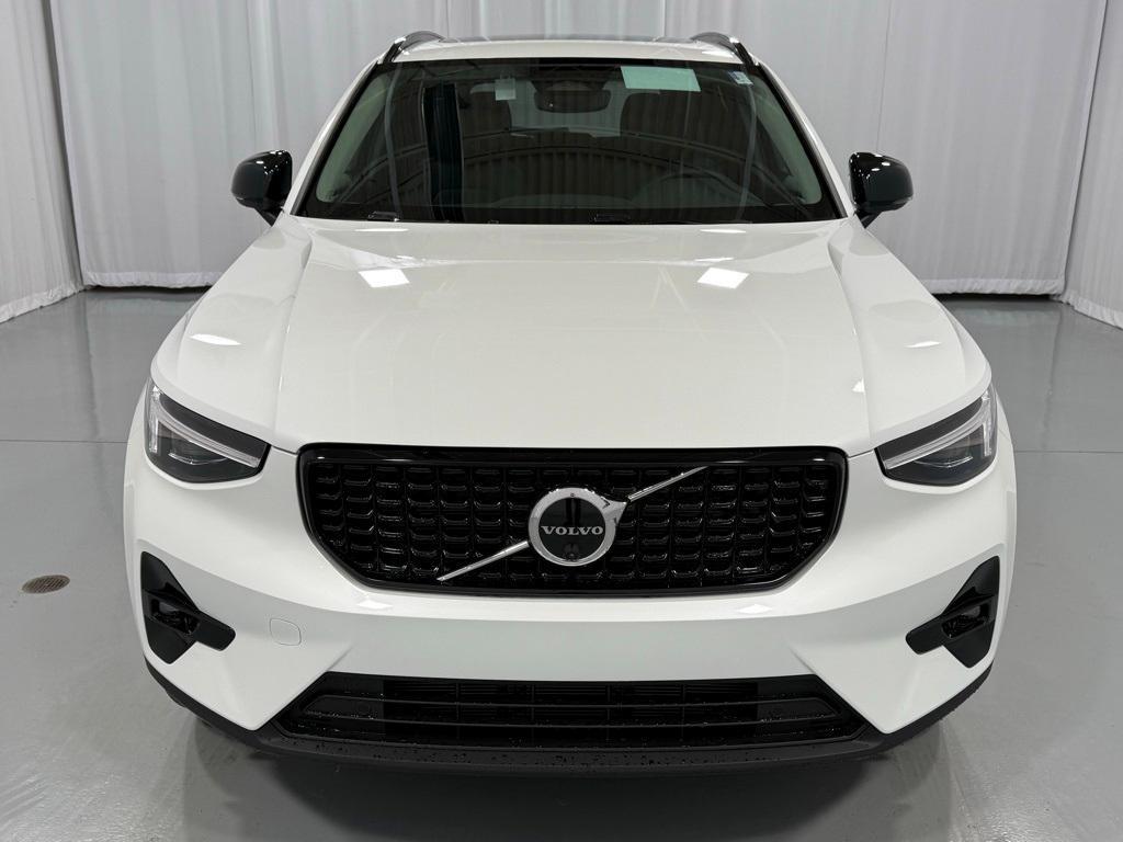 new 2025 Volvo XC40 car, priced at $49,810