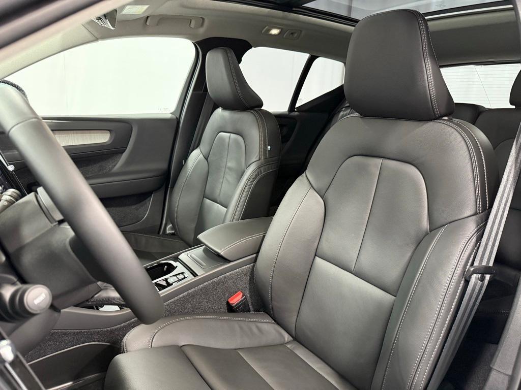 new 2025 Volvo XC40 car, priced at $49,810
