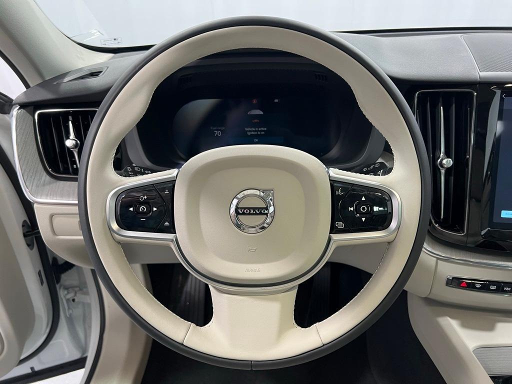 new 2025 Volvo XC60 car, priced at $55,335