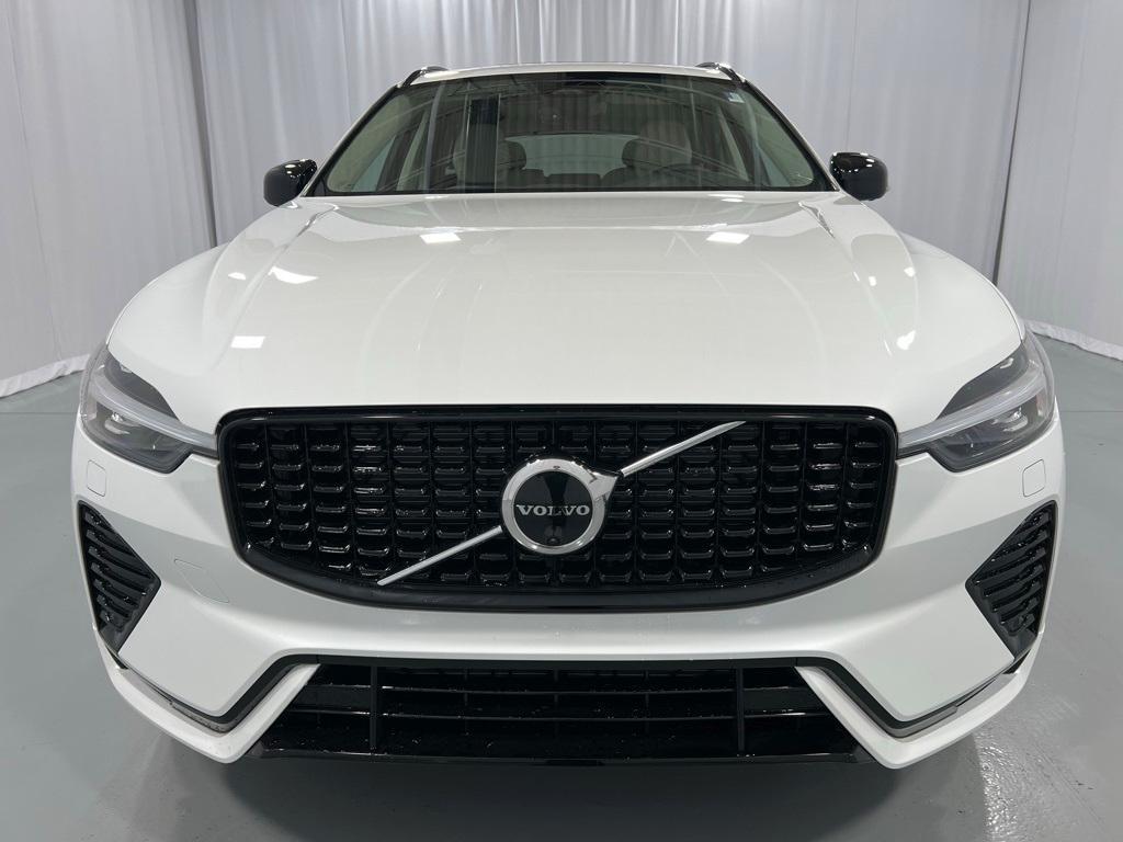 new 2025 Volvo XC60 car, priced at $55,335