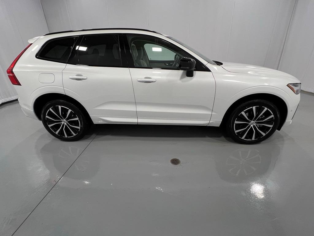 new 2025 Volvo XC60 car, priced at $55,335