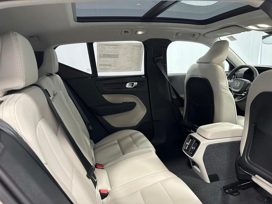 new 2025 Volvo XC40 car, priced at $48,820