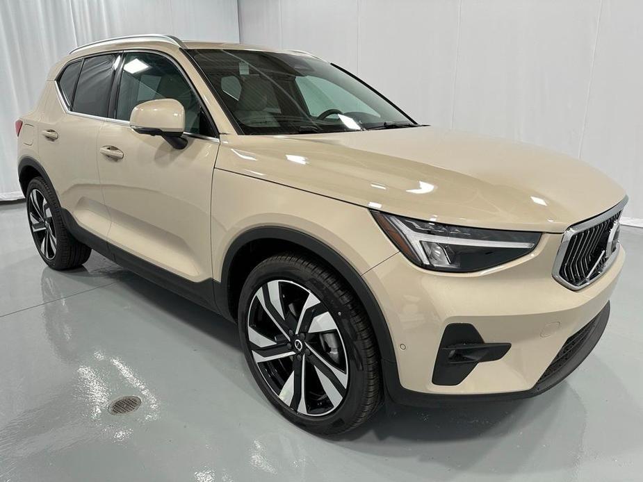 new 2025 Volvo XC40 car, priced at $48,820