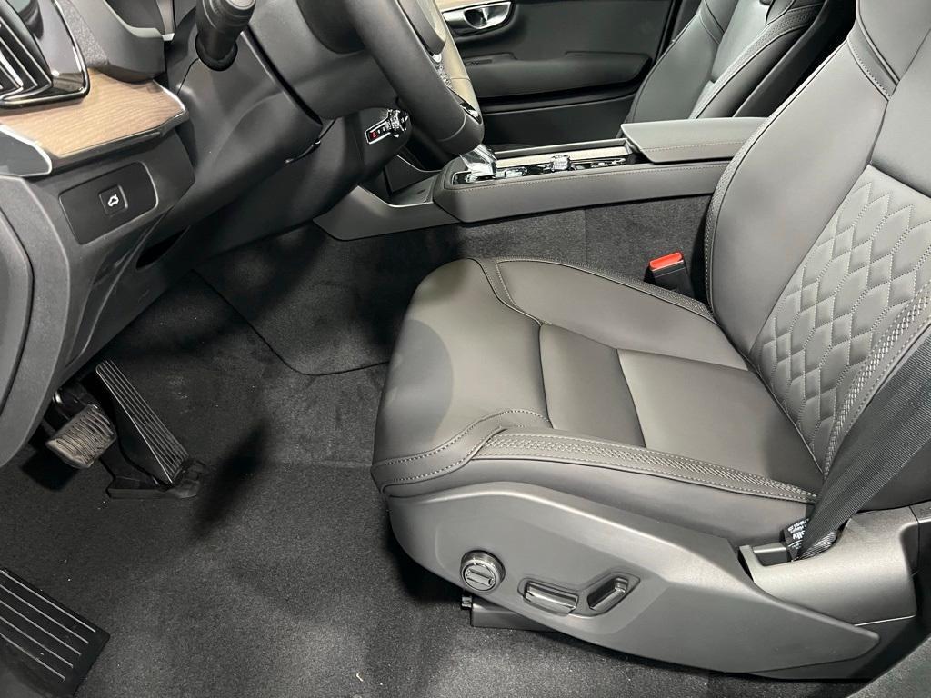 new 2025 Volvo XC90 car, priced at $62,145